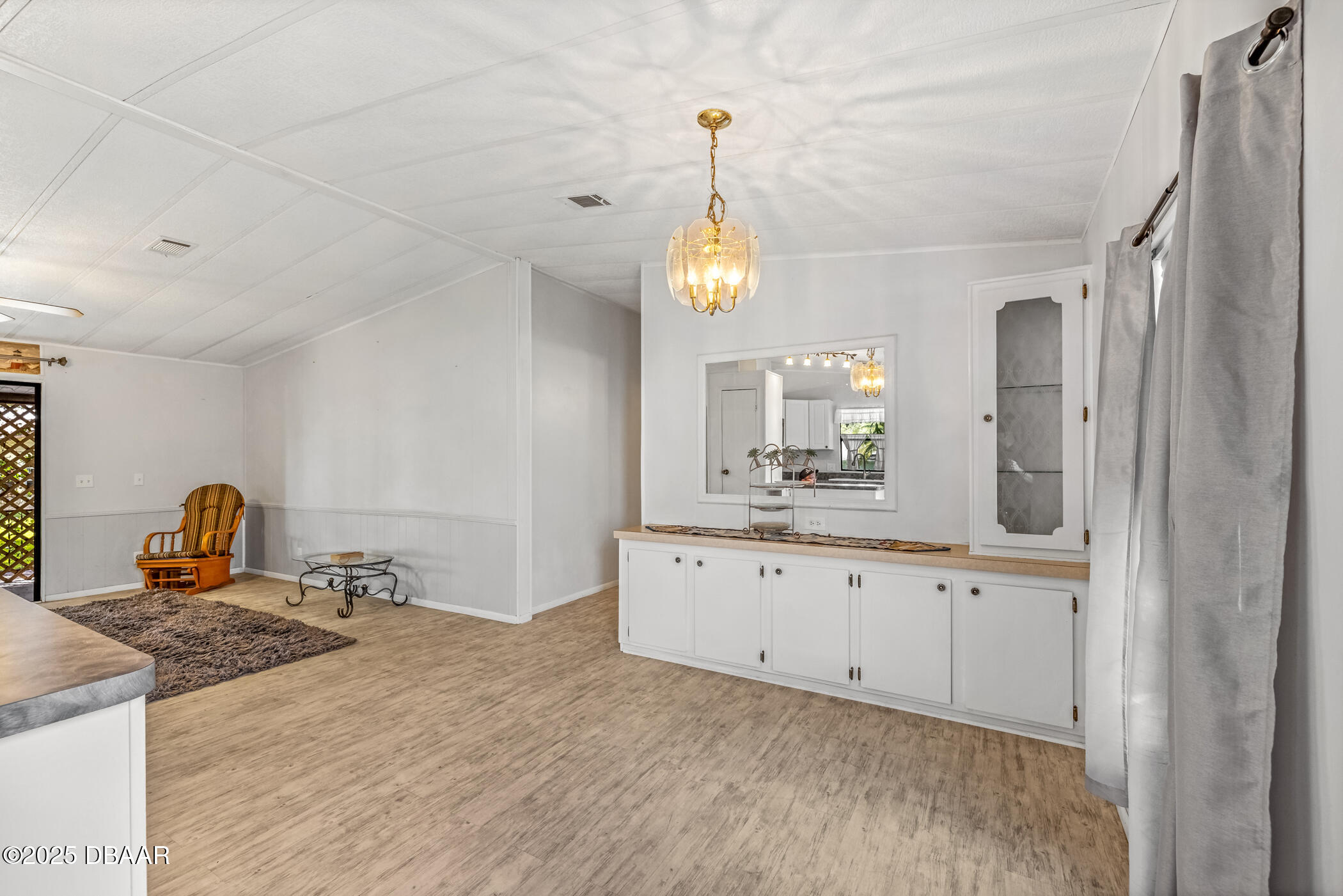 2201 S S. Ridgewood Avenue, 21