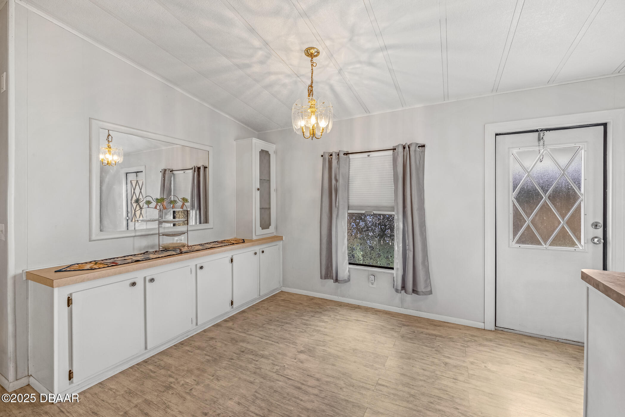 2201 S S. Ridgewood Avenue, 21