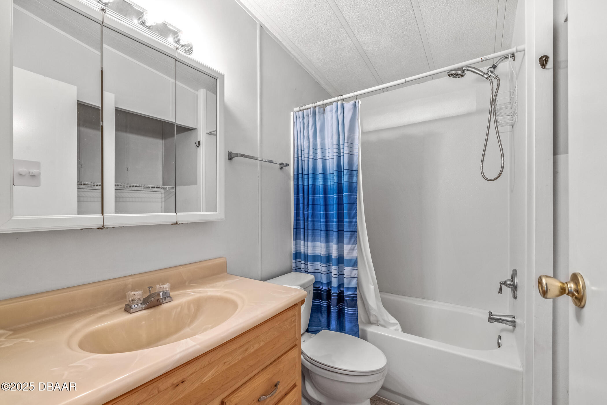 2201 S S. Ridgewood Avenue, 21