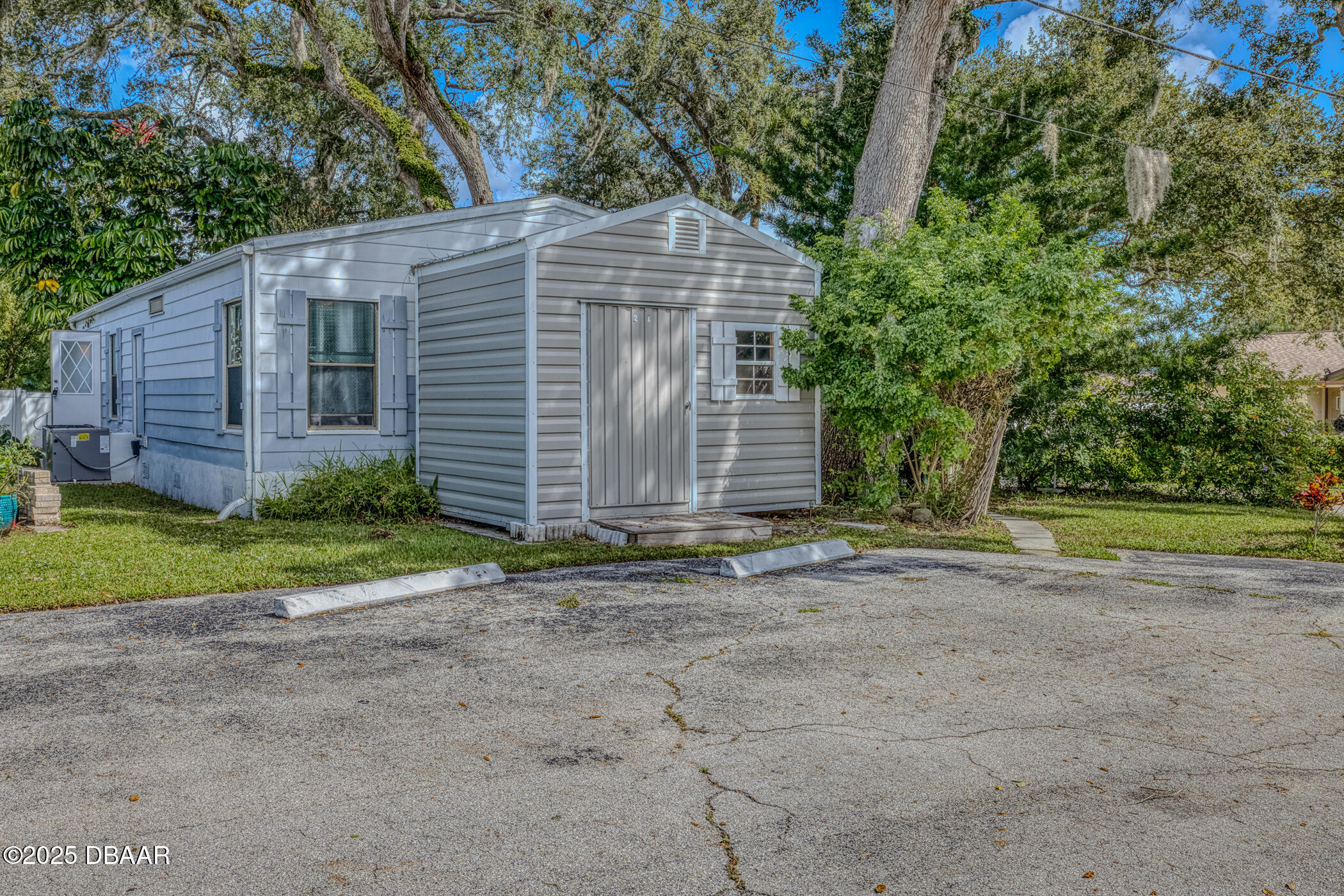 2201 S S. Ridgewood Avenue, 21