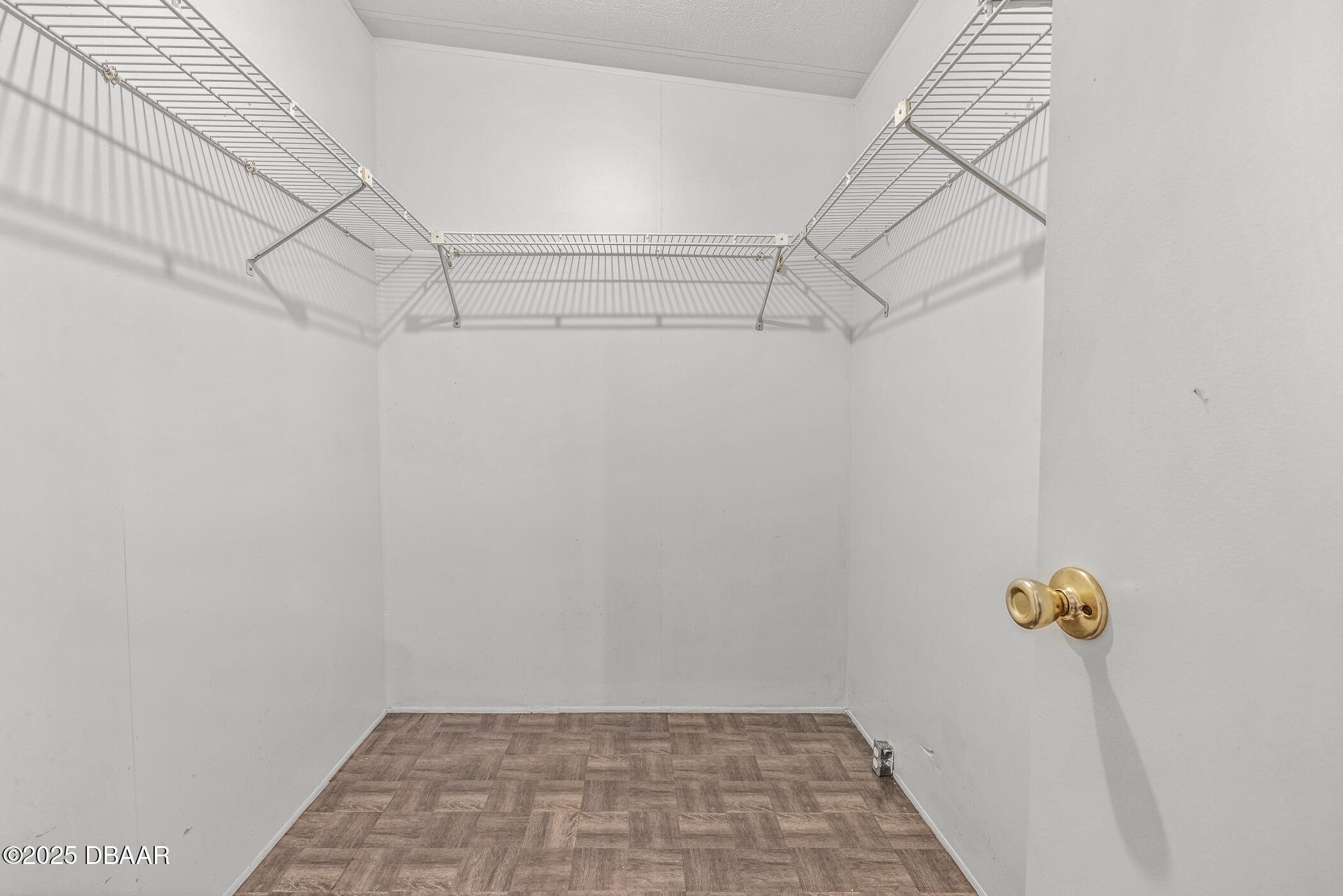 2201 S S. Ridgewood Avenue, 21