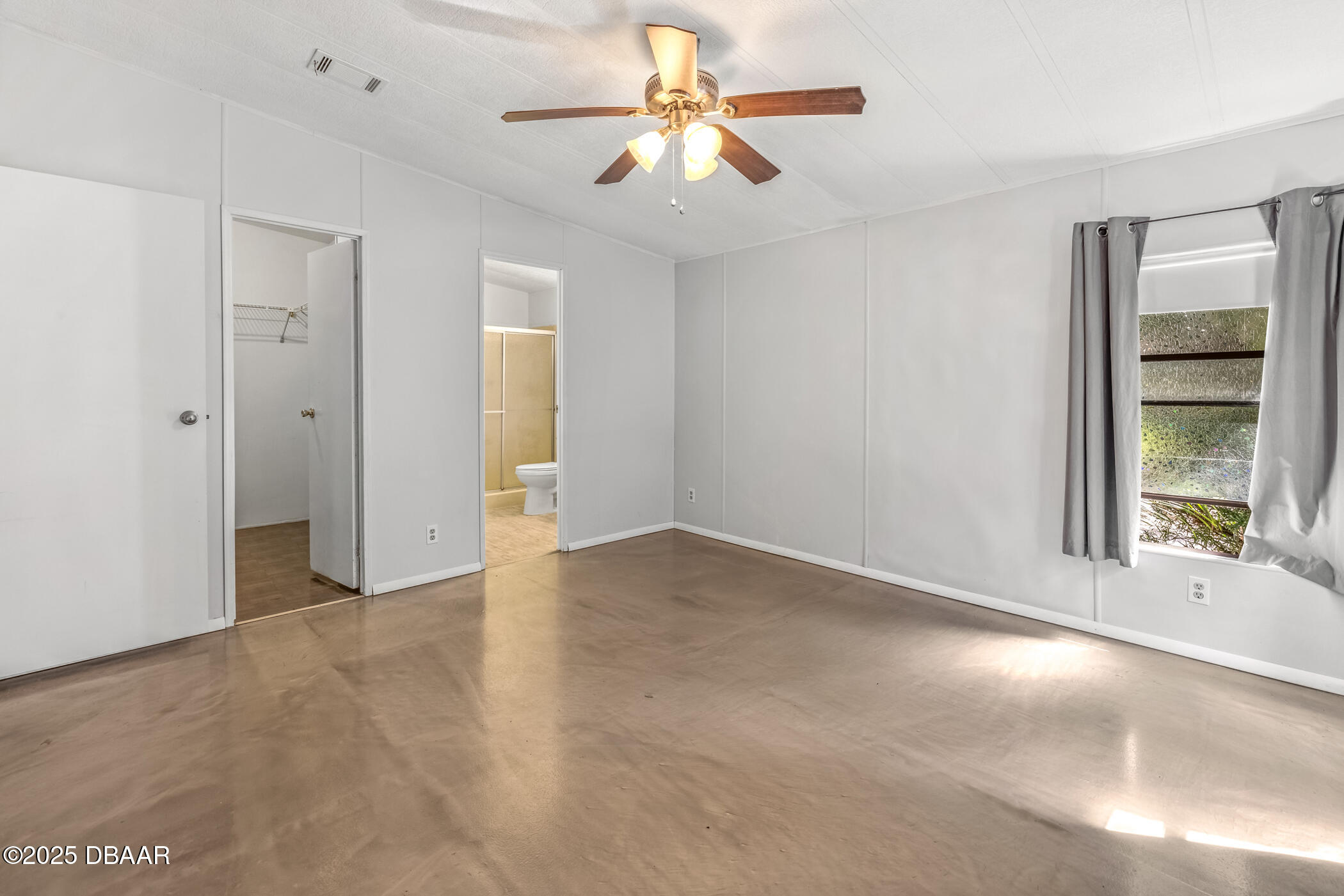 2201 S S. Ridgewood Avenue, 21