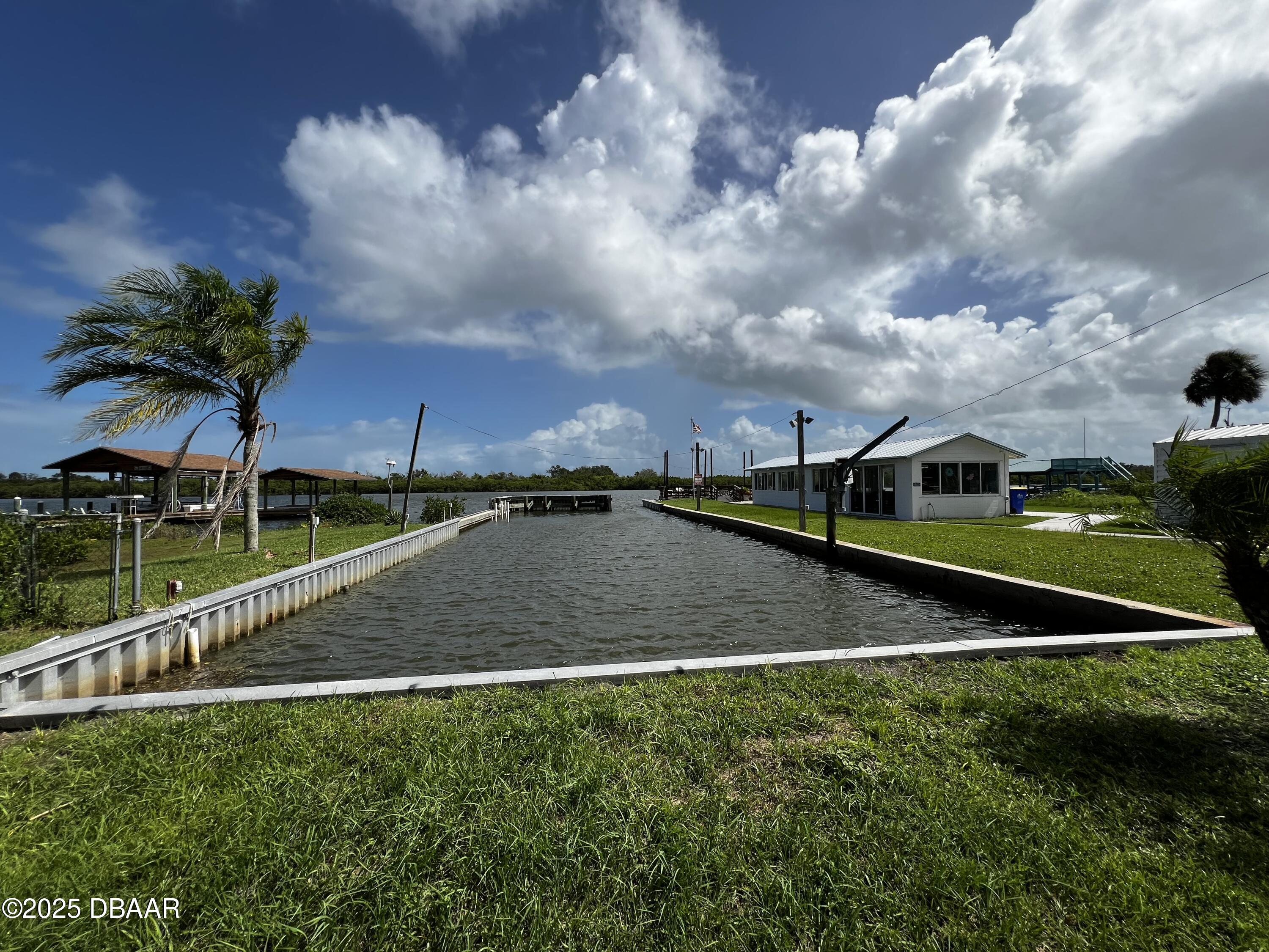 2201 S S. Ridgewood Avenue, 21