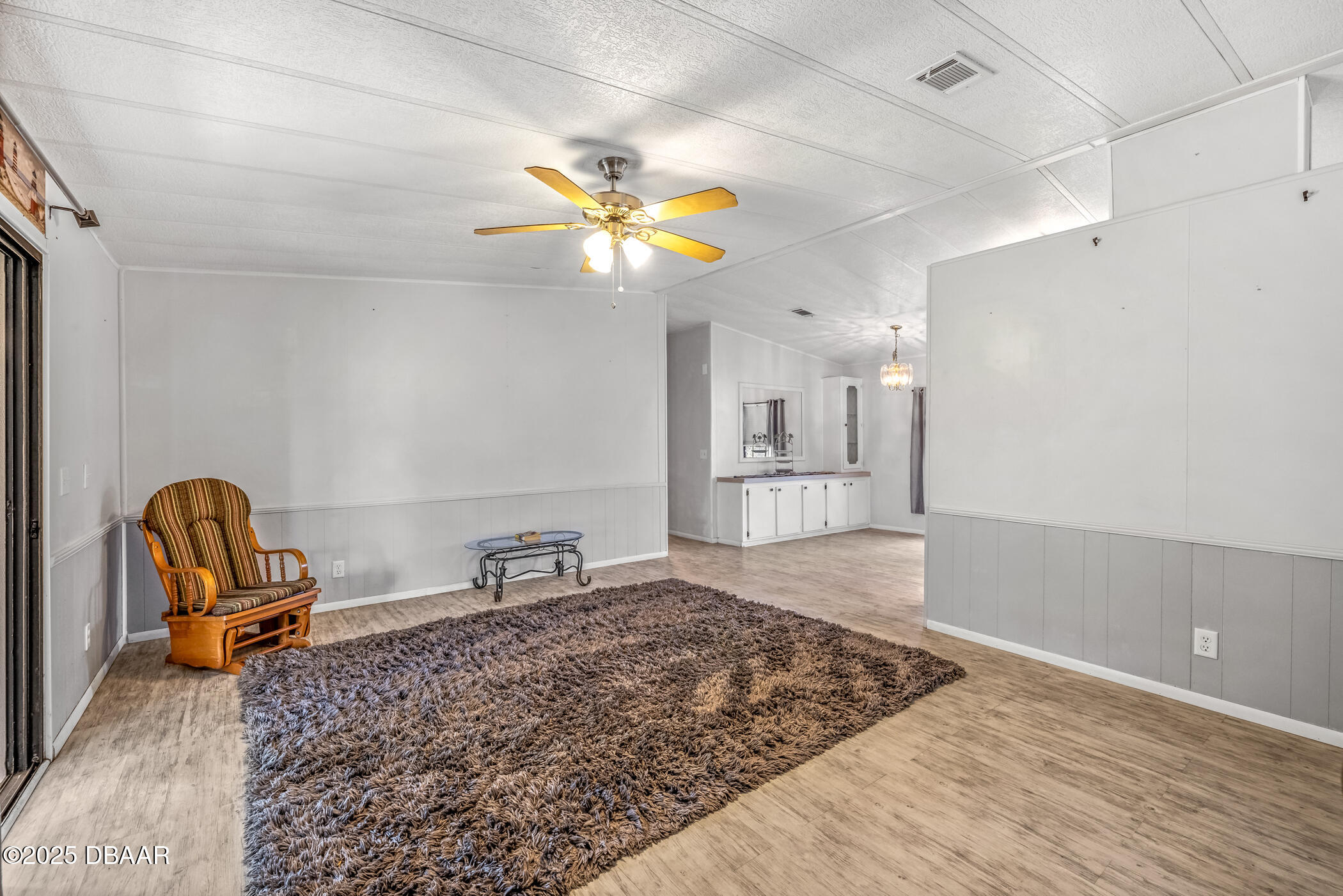 2201 S S. Ridgewood Avenue, 21