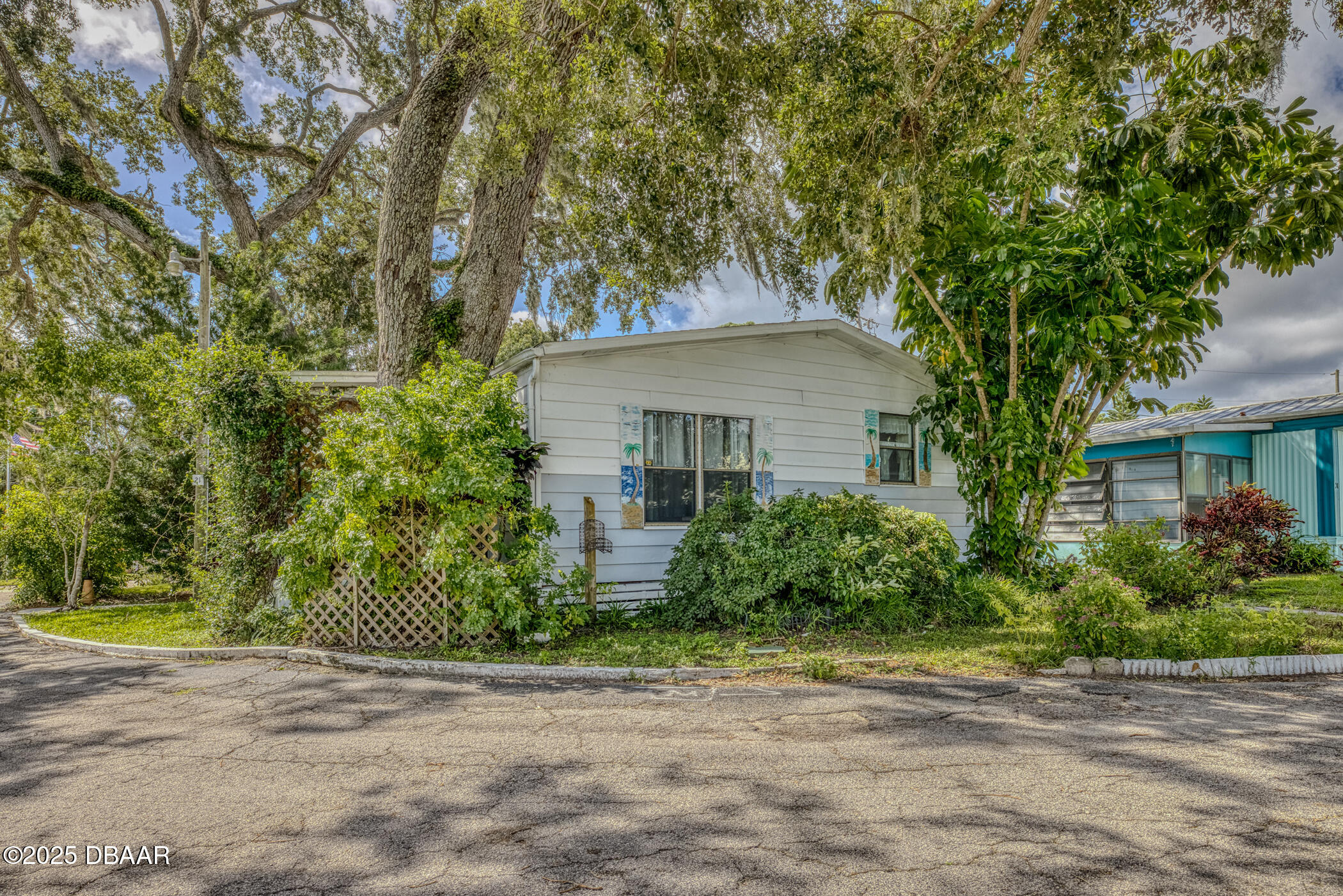 2201 S S. Ridgewood Avenue, 21