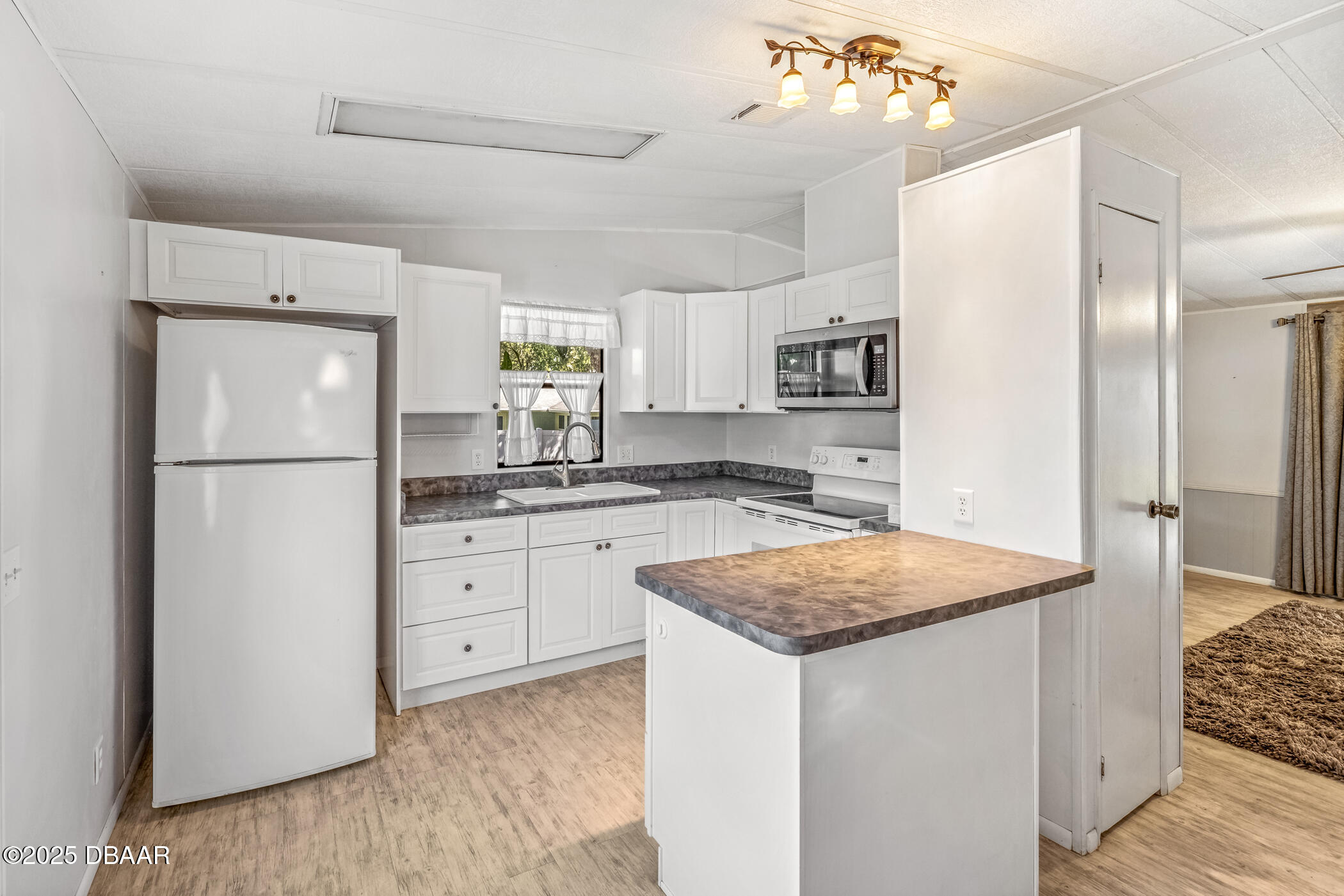 2201 S S. Ridgewood Avenue, 21