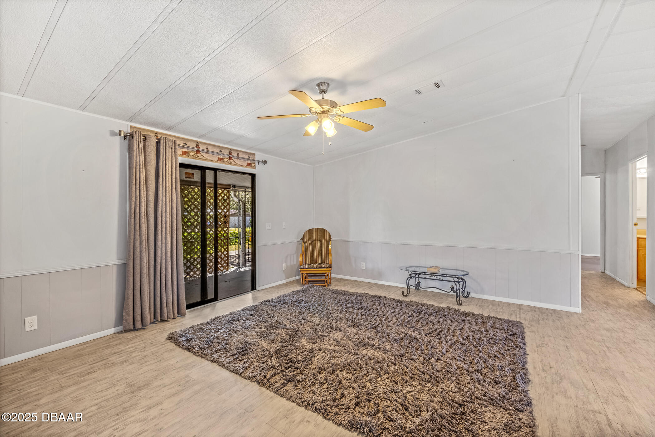 2201 S S. Ridgewood Avenue, 21