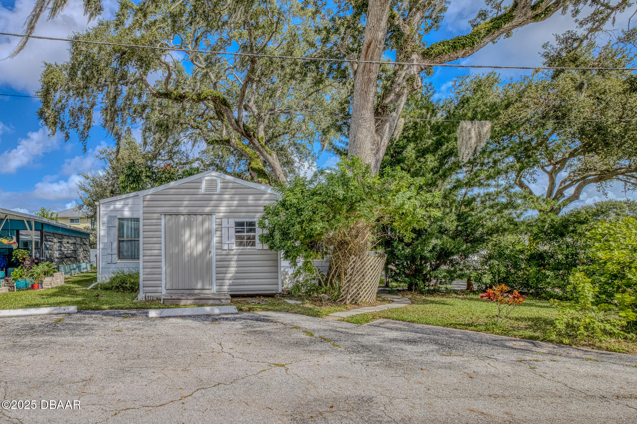 2201 S S. Ridgewood Avenue, 21