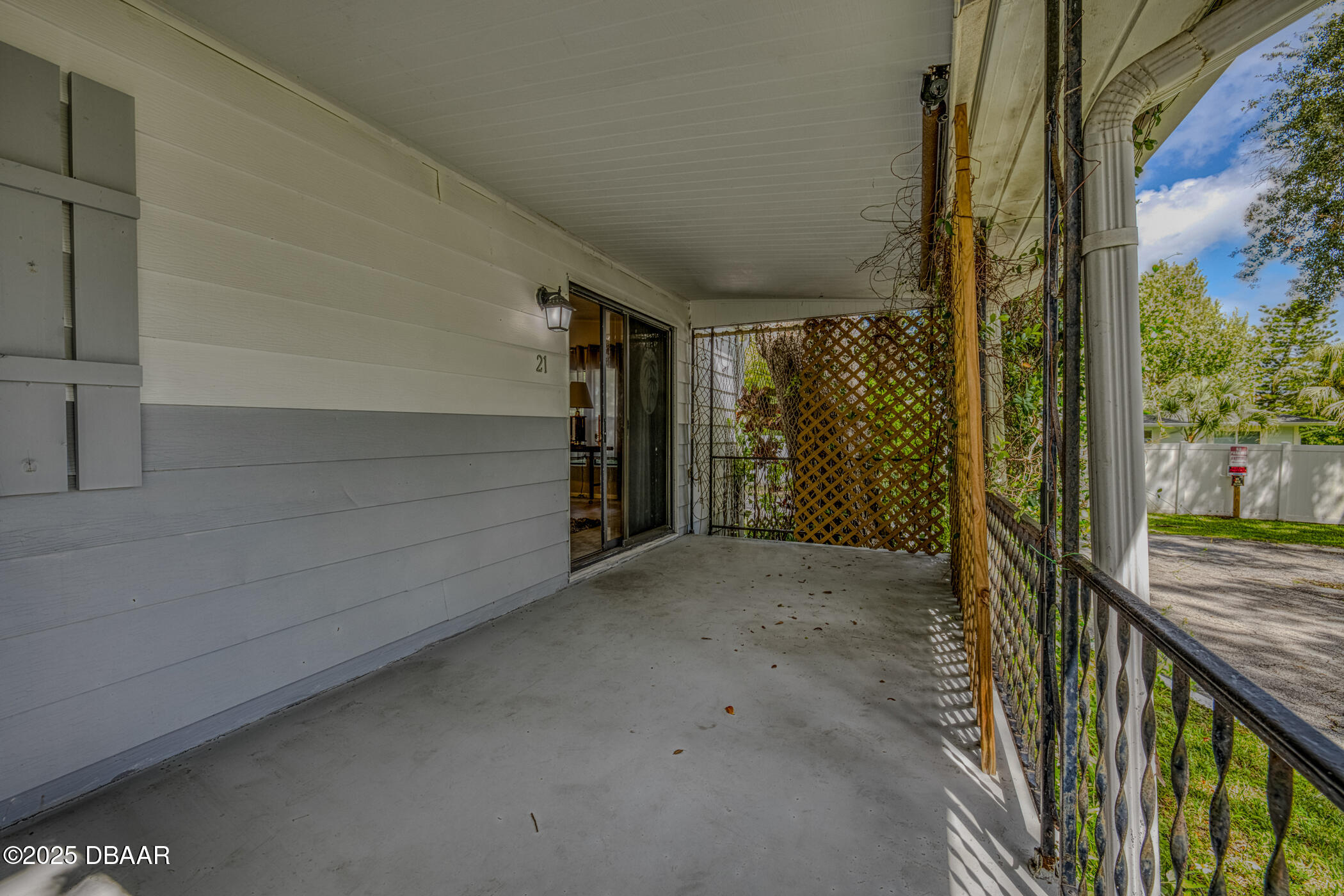 2201 S S. Ridgewood Avenue, 21