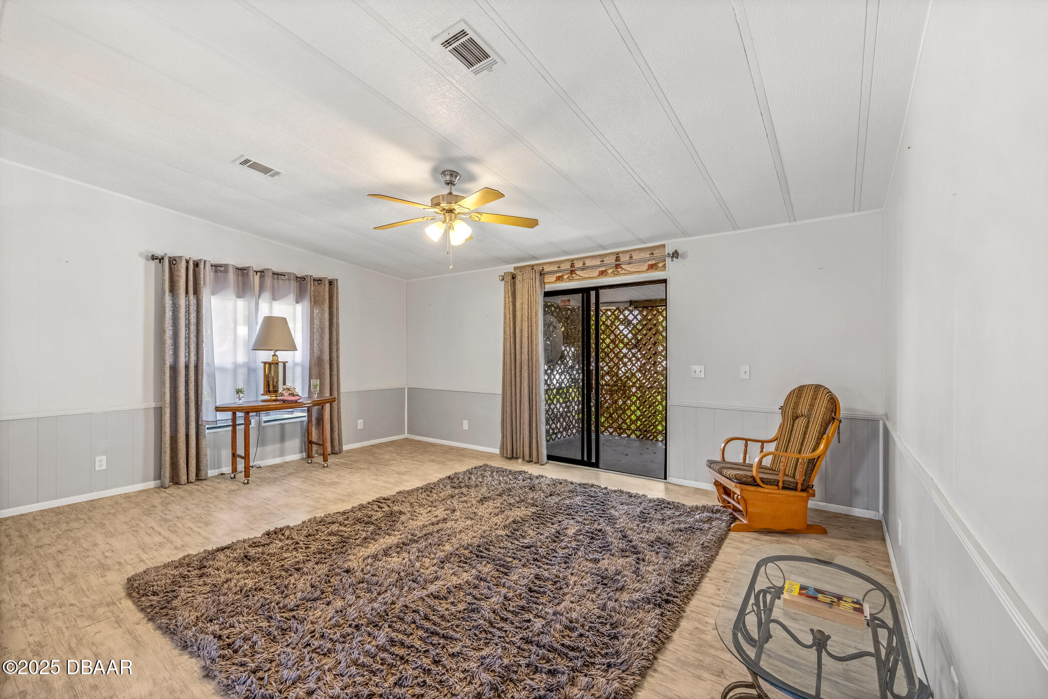 2201 S S. Ridgewood Avenue, 21