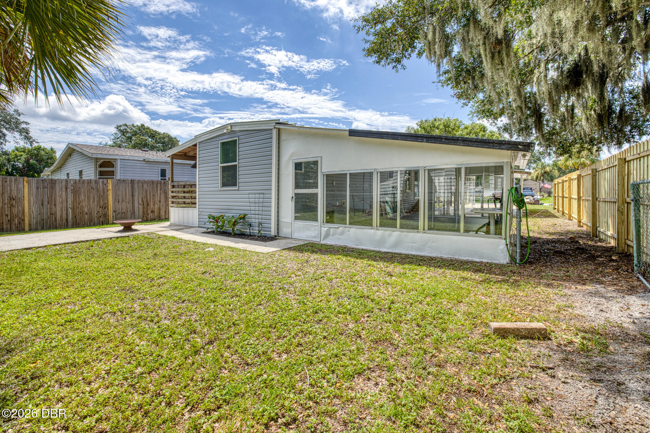 424 Leslie Drive