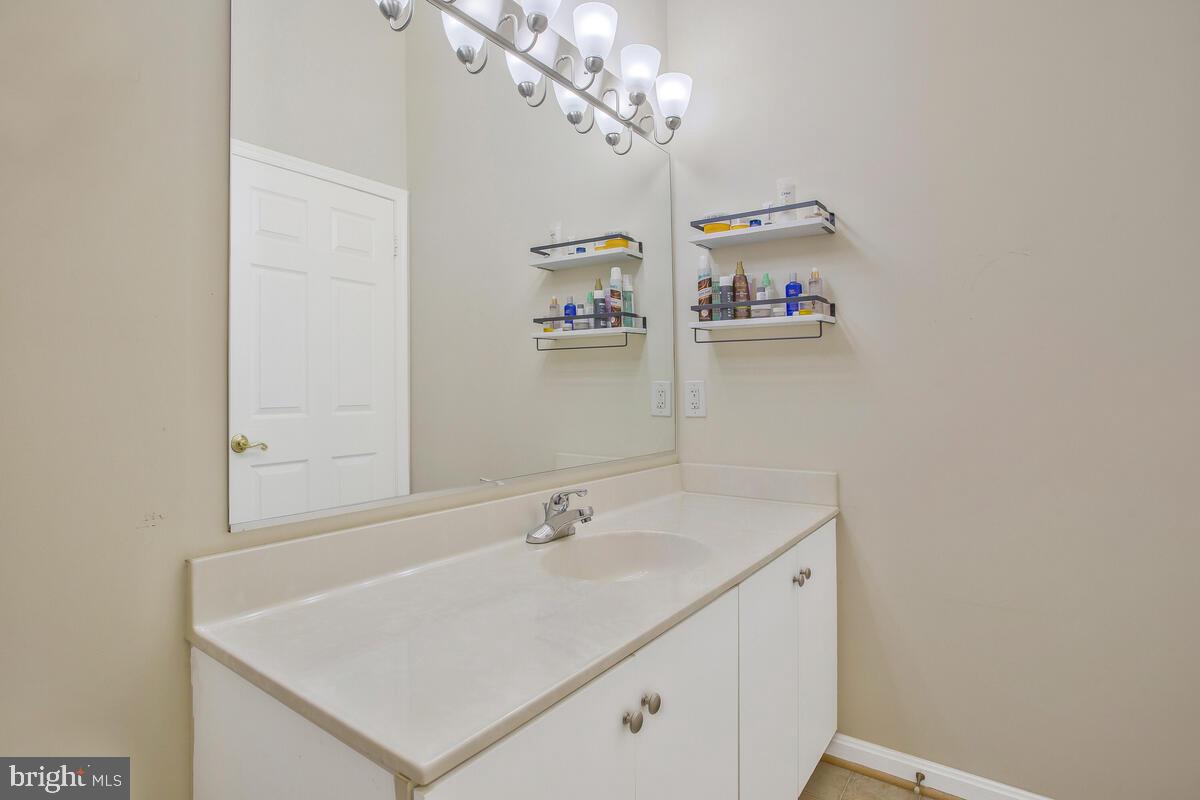 502 Mathias Hammond Way #206