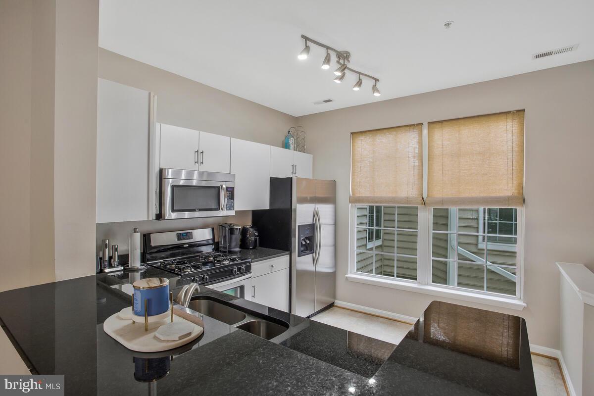 502 Mathias Hammond Way #206