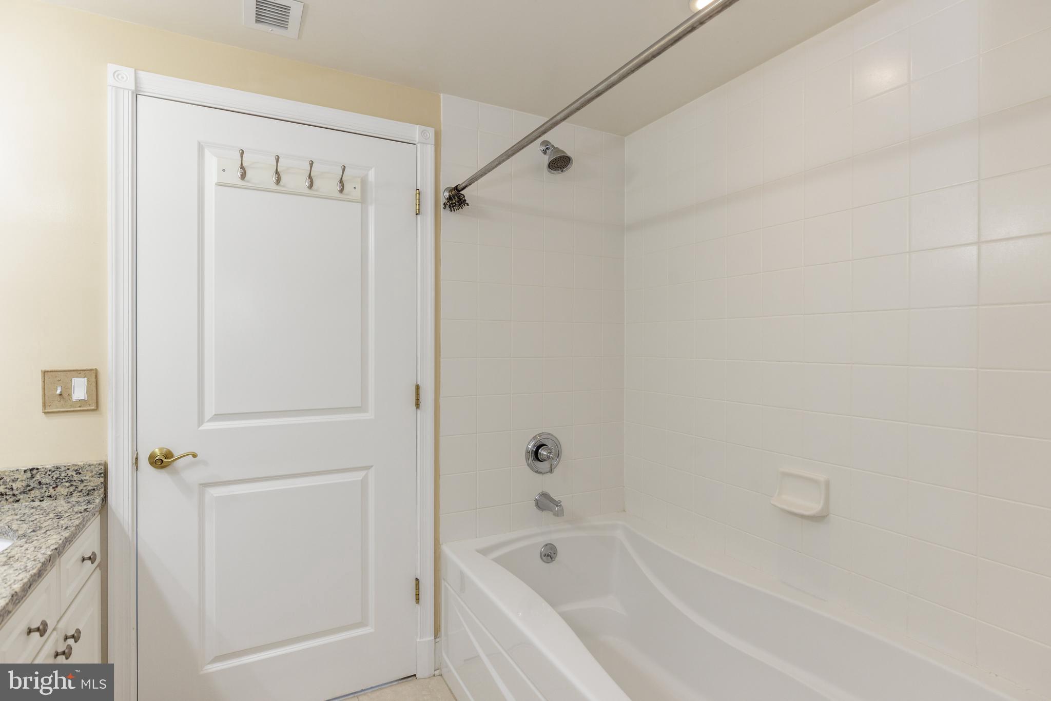 5 Park Pl #706