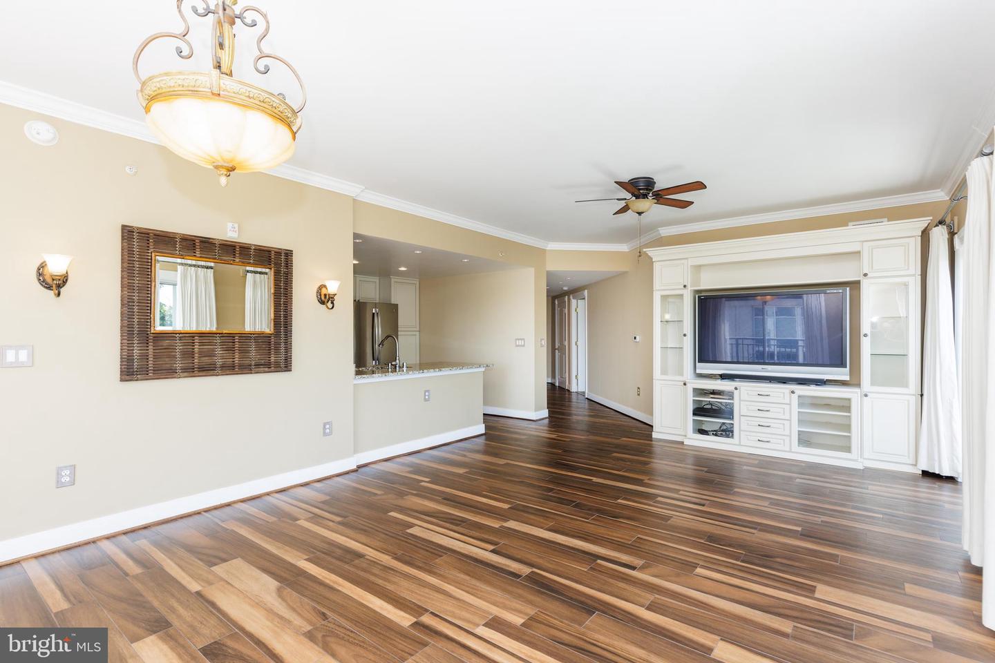 5 Park Pl #706