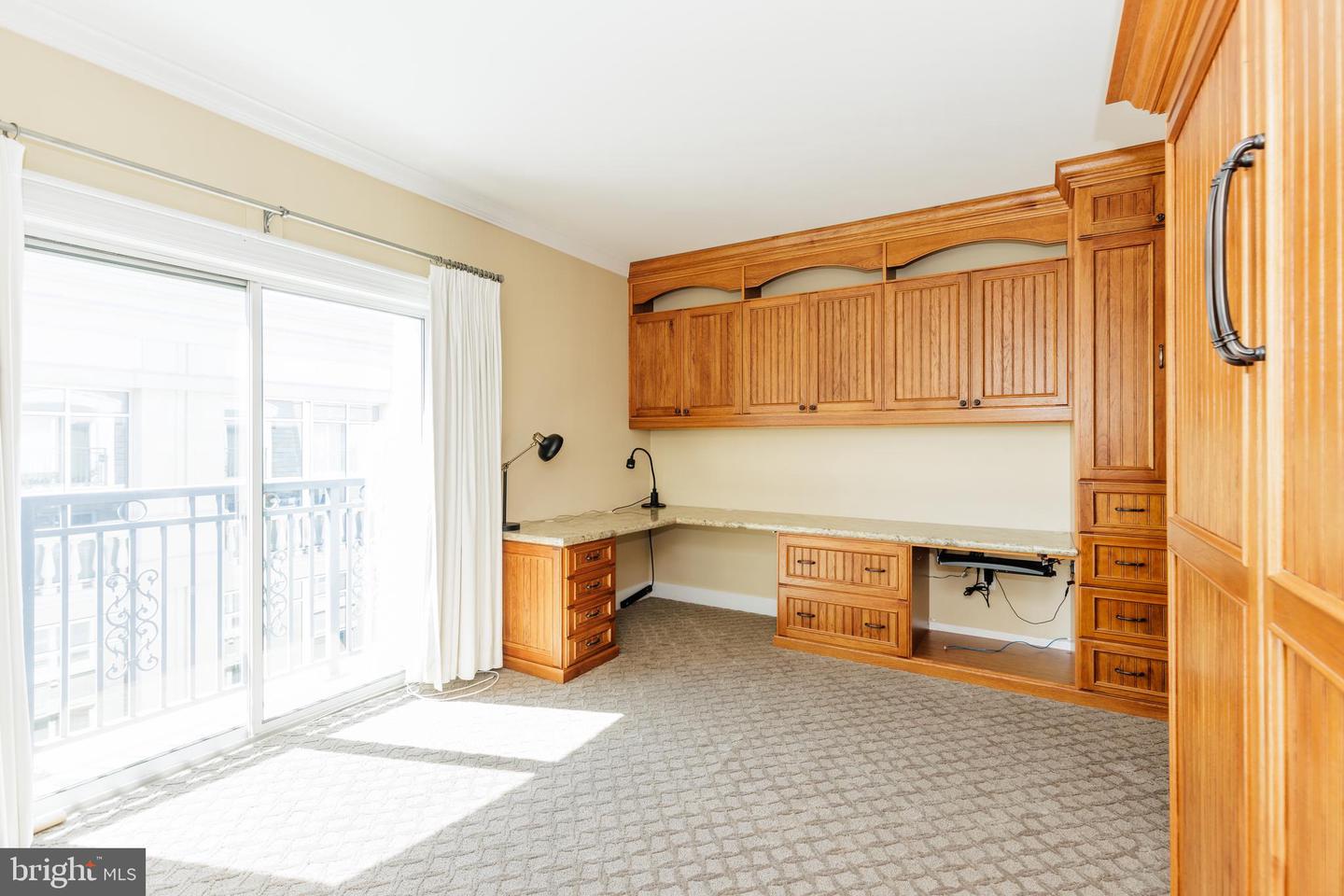 5 Park Pl #706