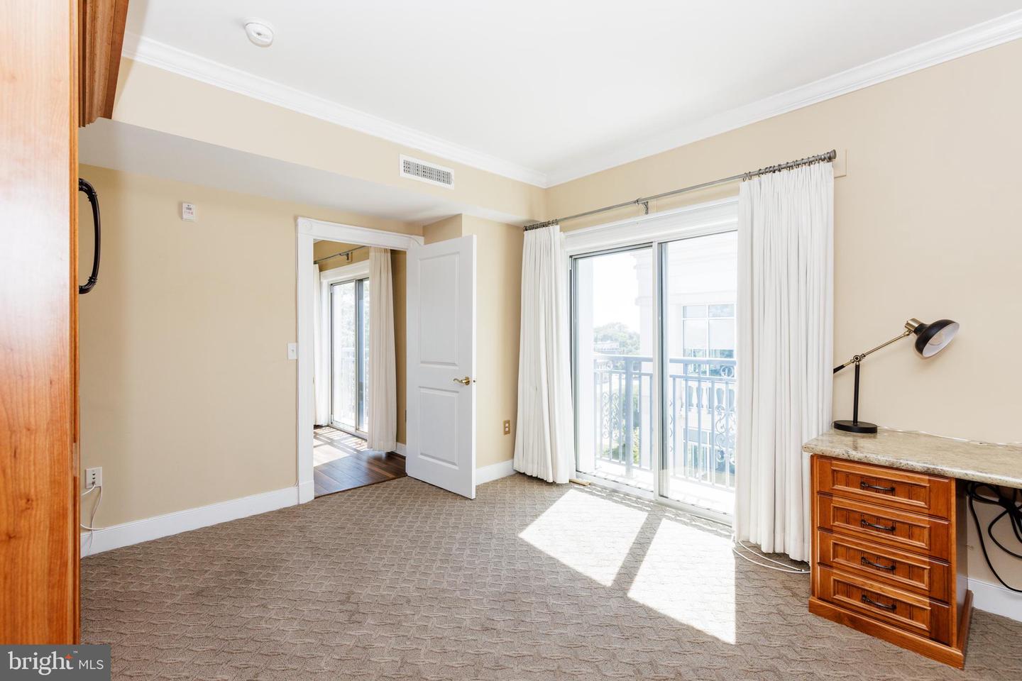 5 Park Pl #706
