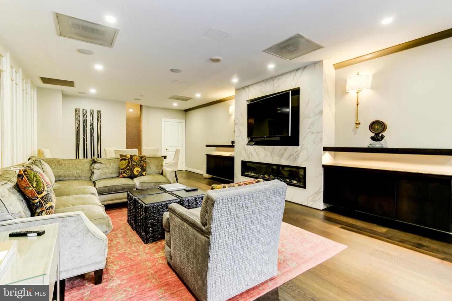 5 Park Pl #706
