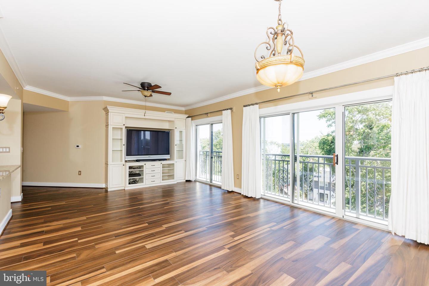 5 Park Pl #706