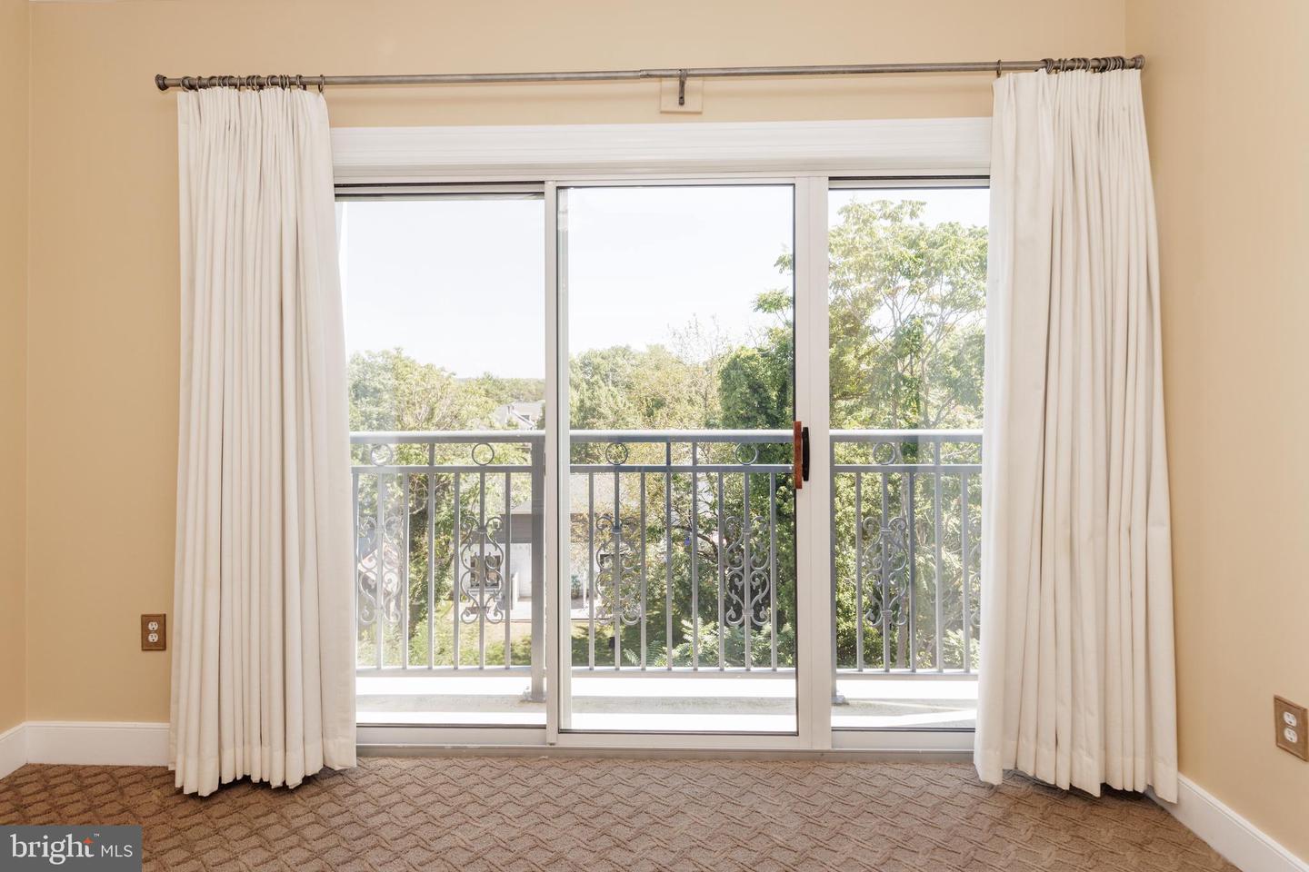 5 Park Pl #706