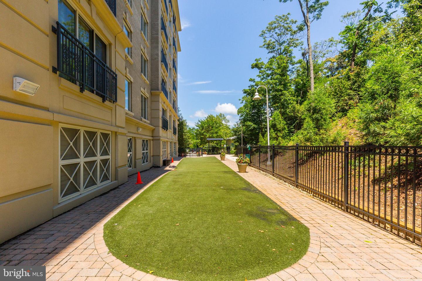 5 Park Pl #706