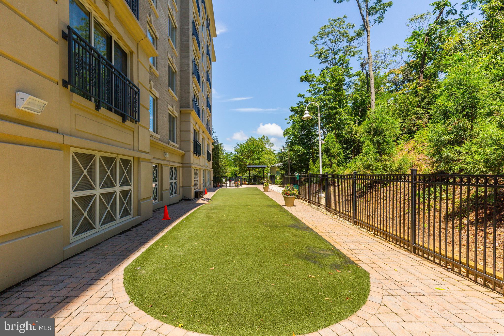 5 Park Pl #706