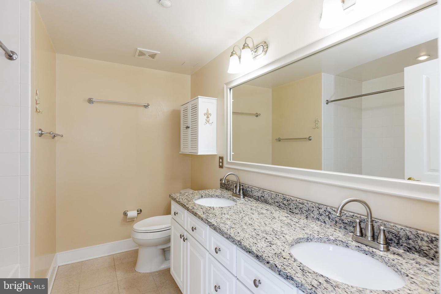 5 Park Pl #706