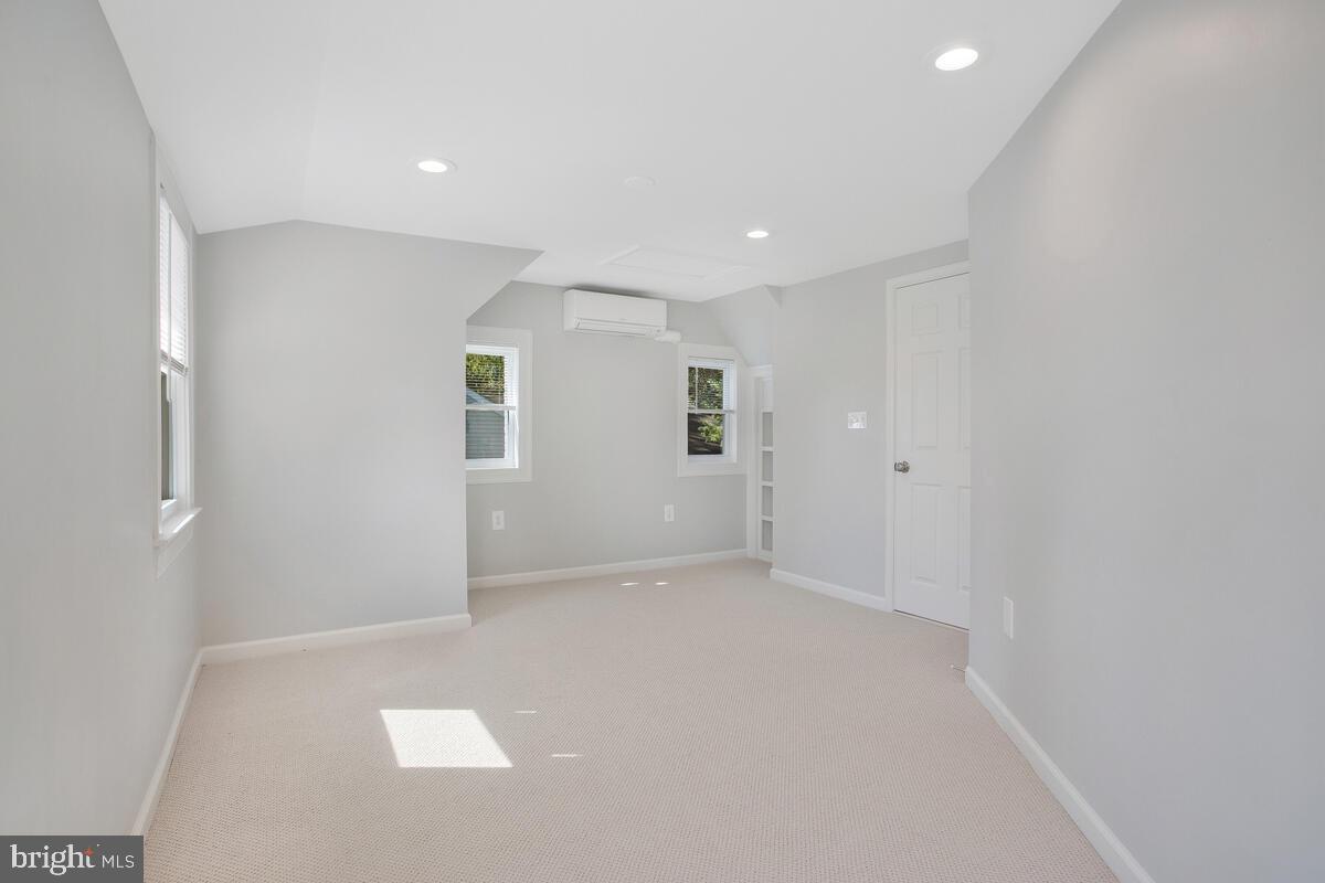 712 Red Cedar Rd