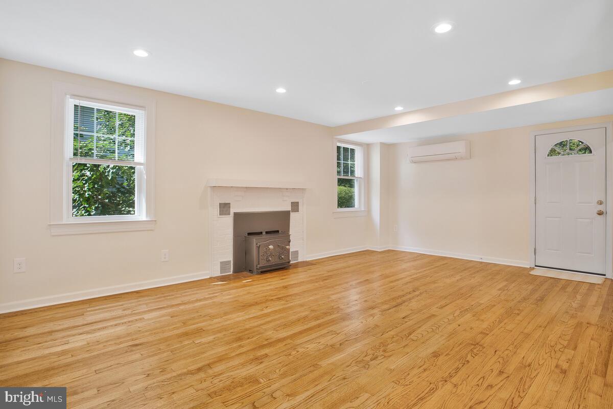 712 Red Cedar Rd