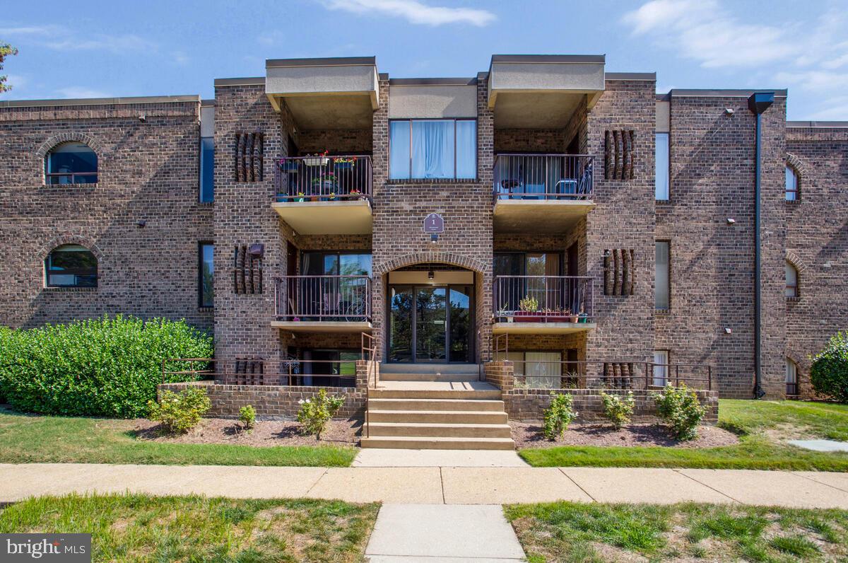 1 Silverwood Cir #10