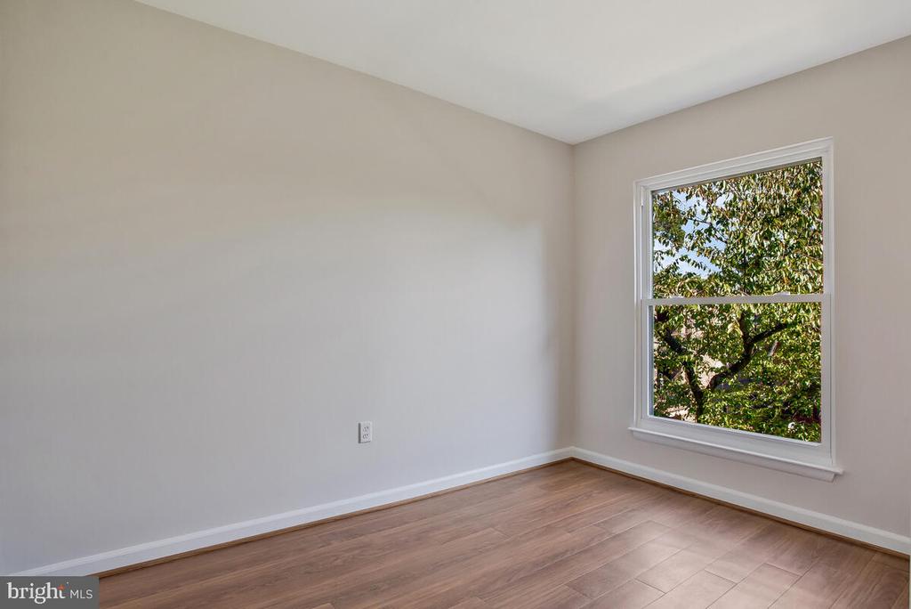 1 Silverwood Cir #10