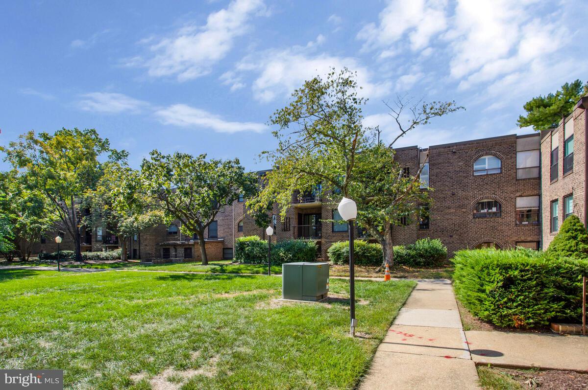 1 Silverwood Cir #10