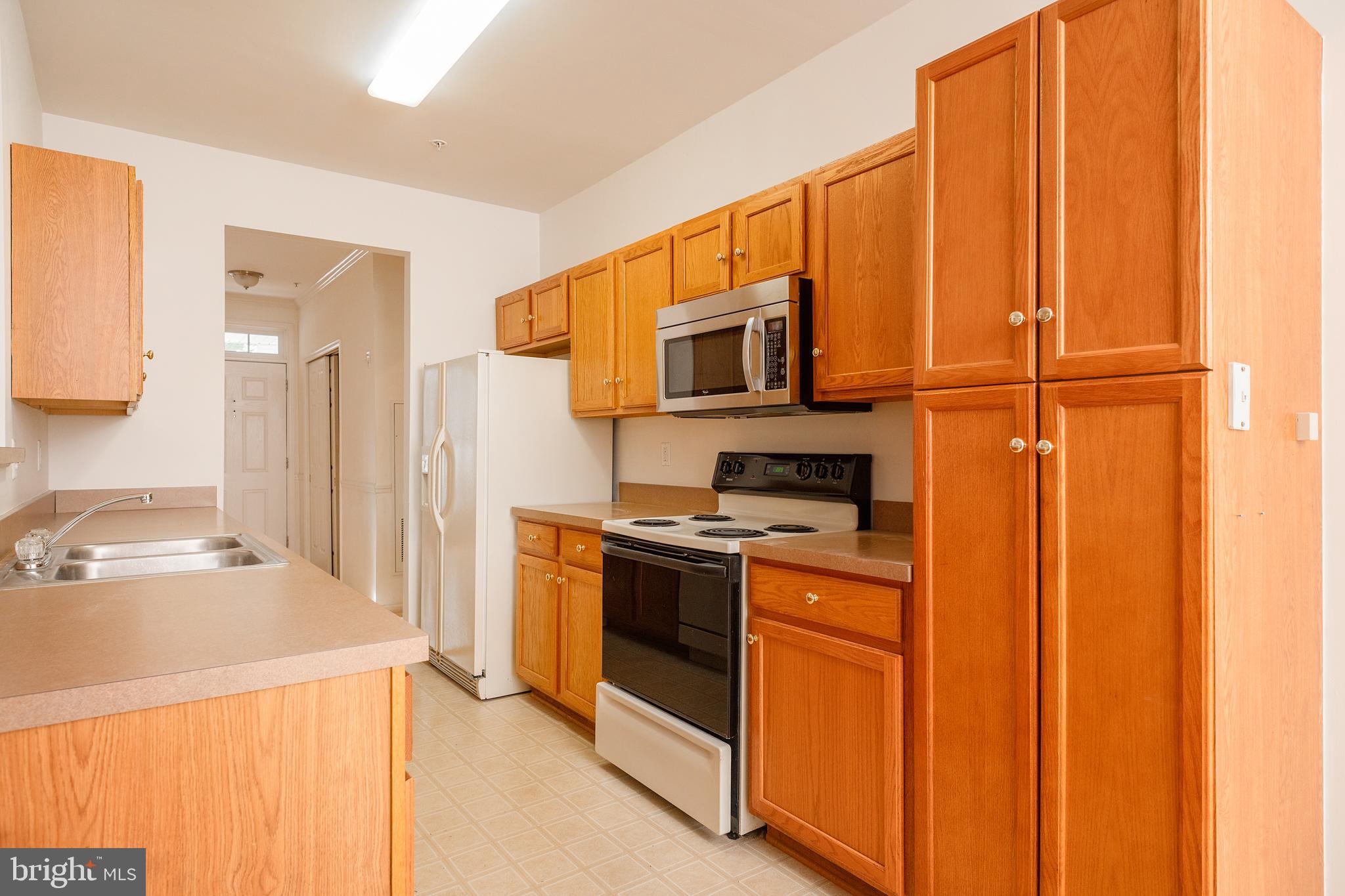 33 HARBOUR HEIGHTS DR #33