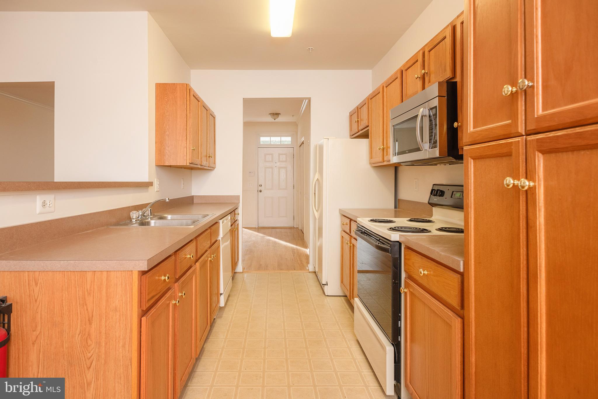 33 HARBOUR HEIGHTS DR #33