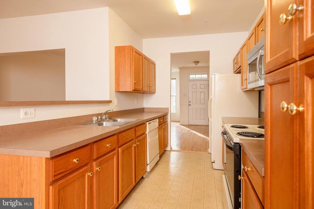 33 HARBOUR HEIGHTS DR #33