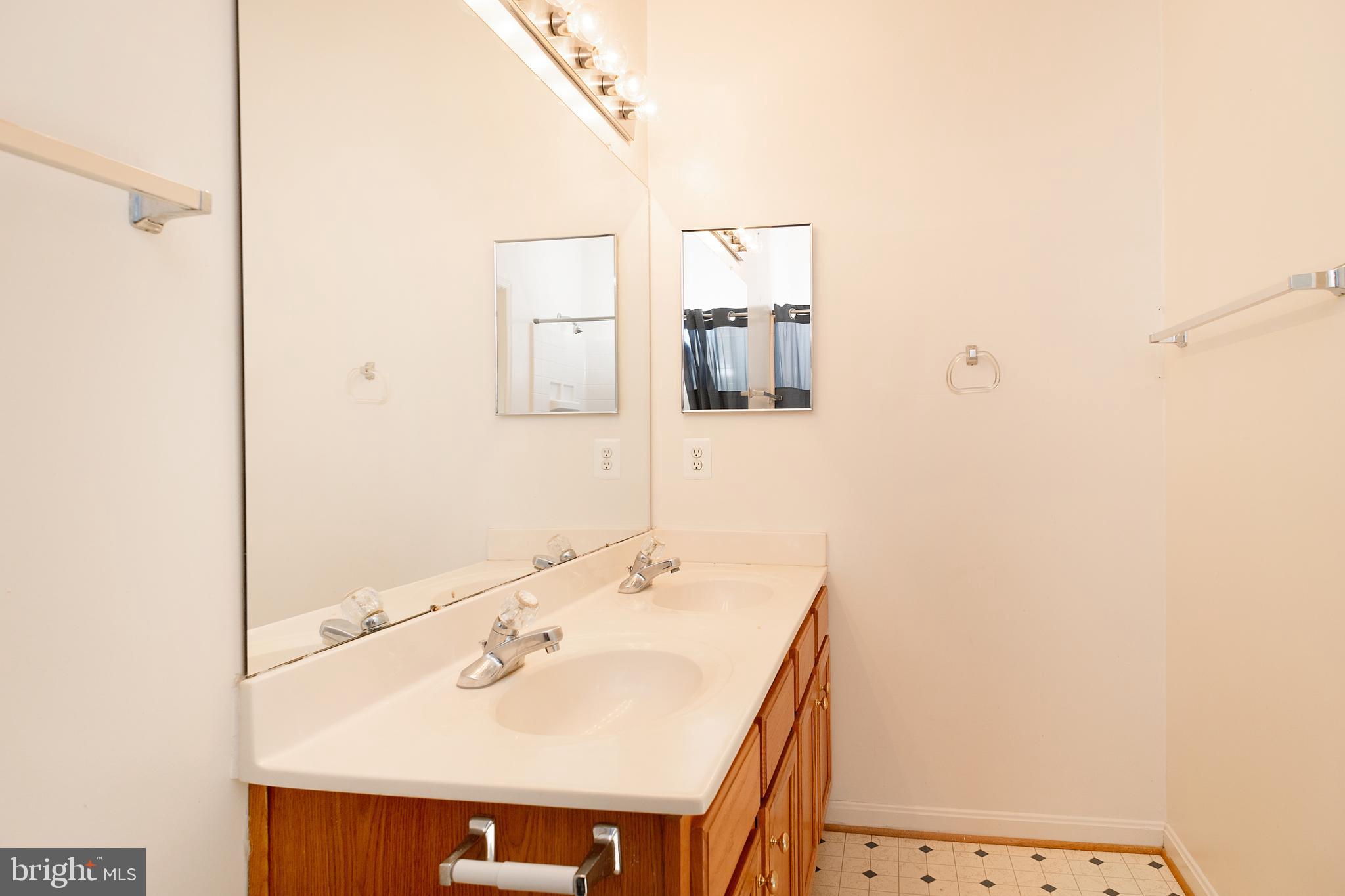 33 HARBOUR HEIGHTS DR #33