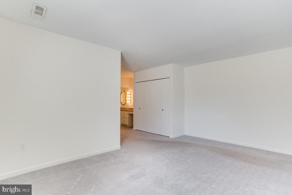 15 Silverwood Cir #11
