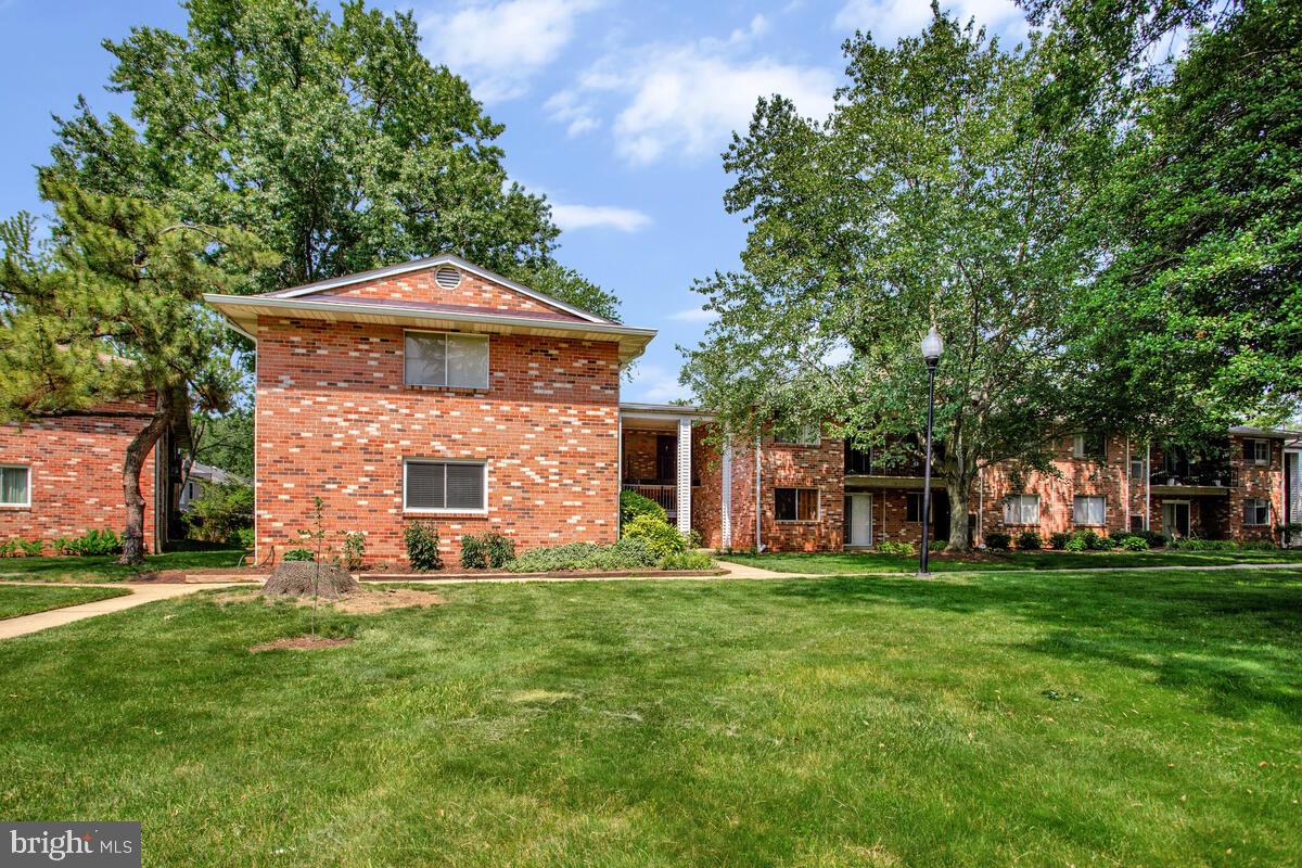 211-B Victor Pkwy #B