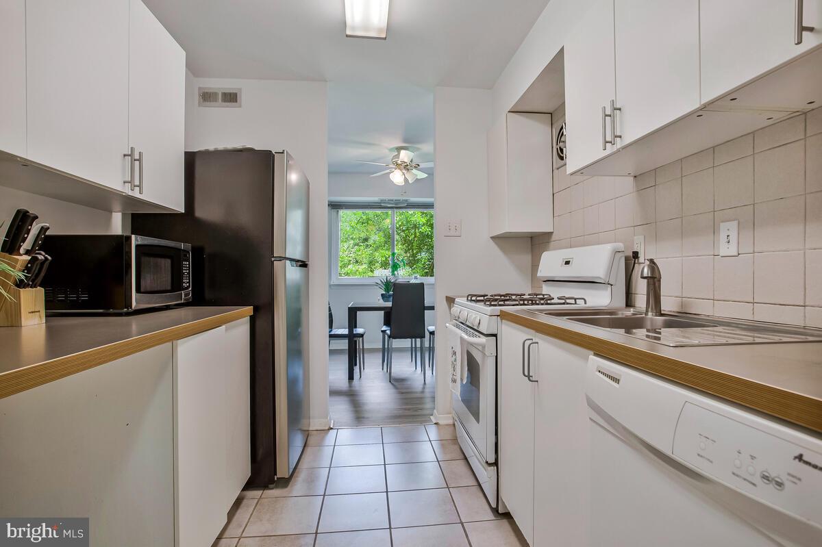 211-B Victor Pkwy #B
