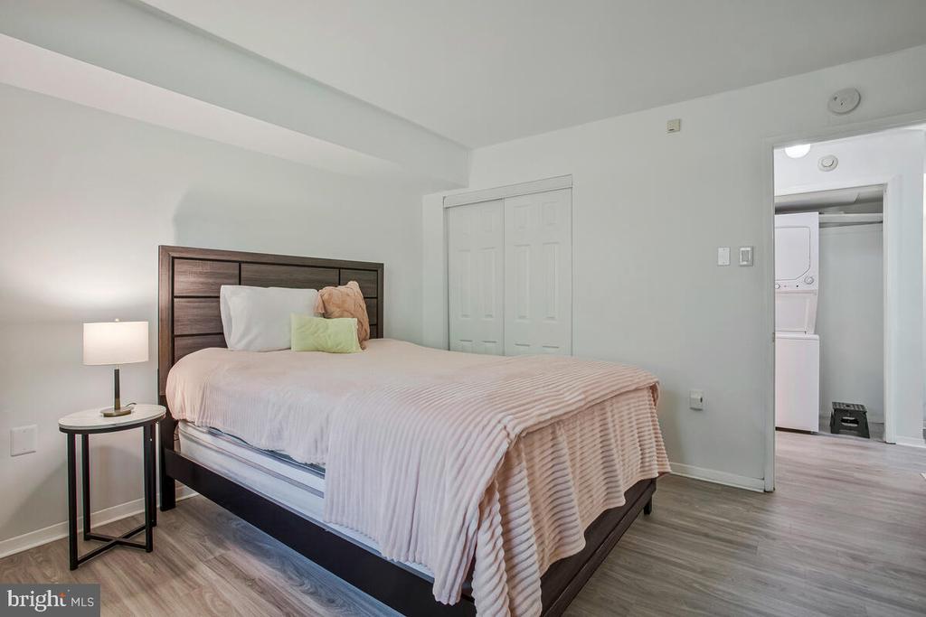 211-B Victor Pkwy #B