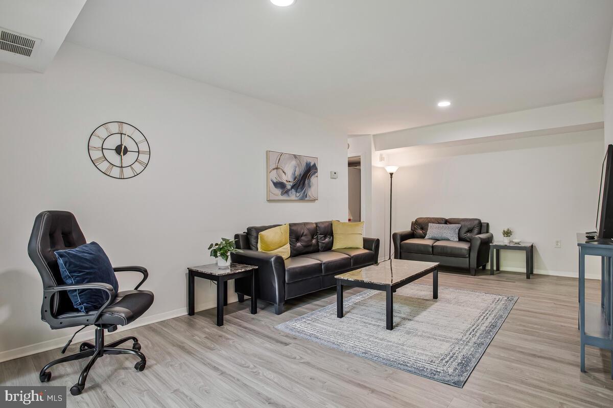 211-B Victor Pkwy #B