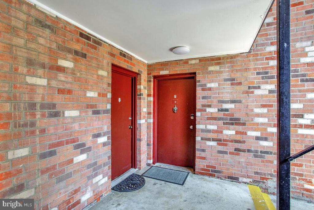 211-B Victor Pkwy #B