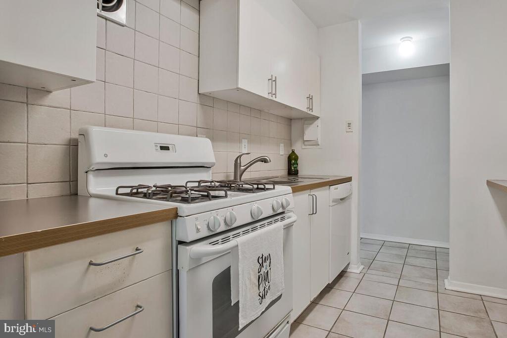 211-B Victor Pkwy #B