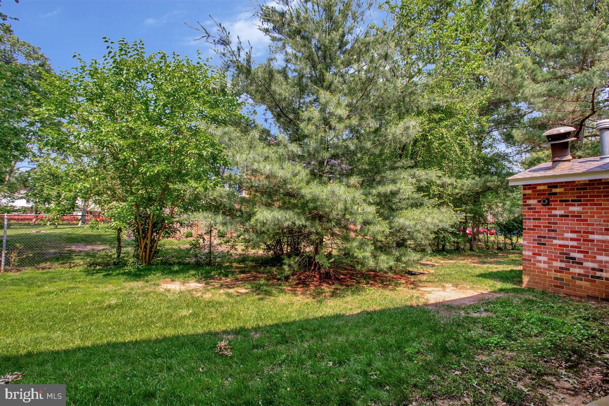 211-B Victor Pkwy #B