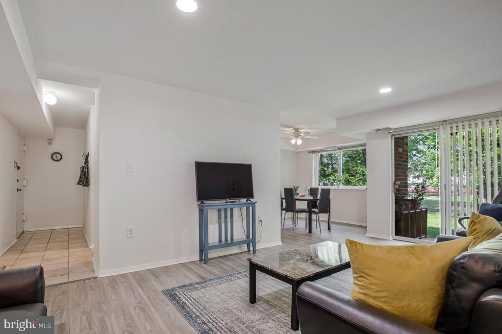 211-B Victor Pkwy #B