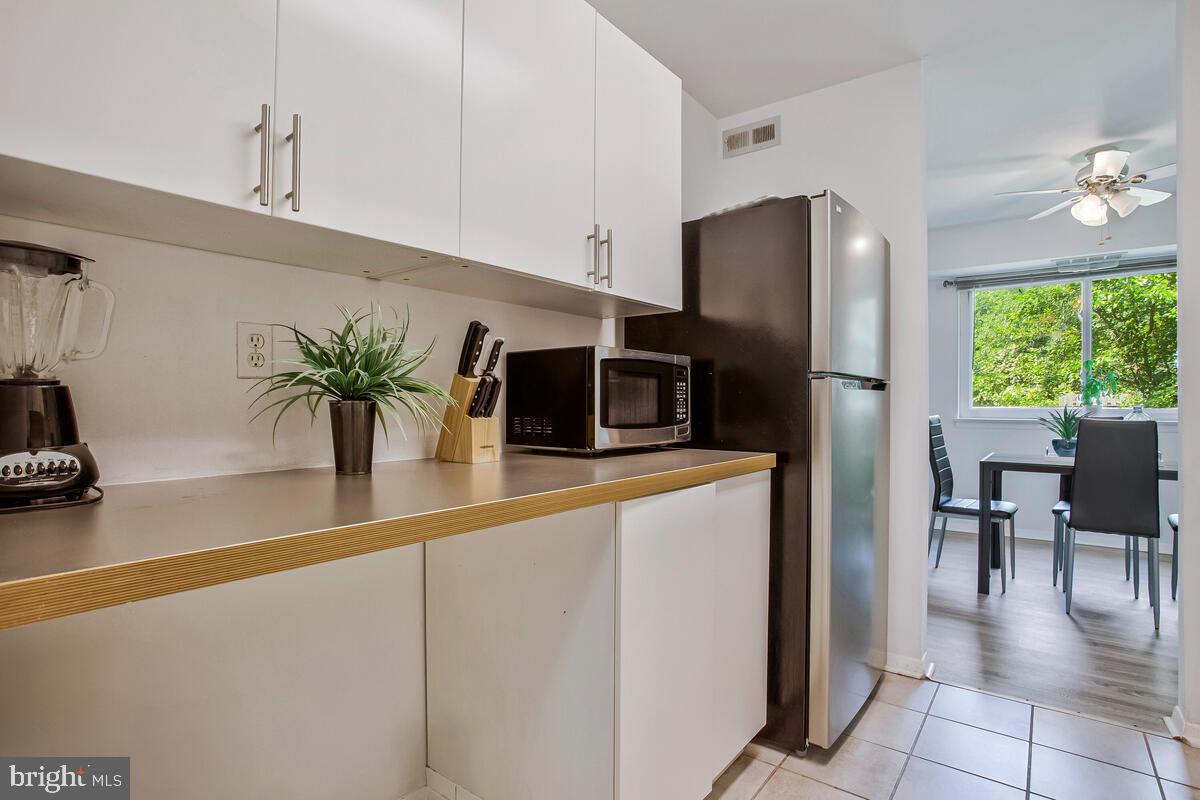 211-B Victor Pkwy #B