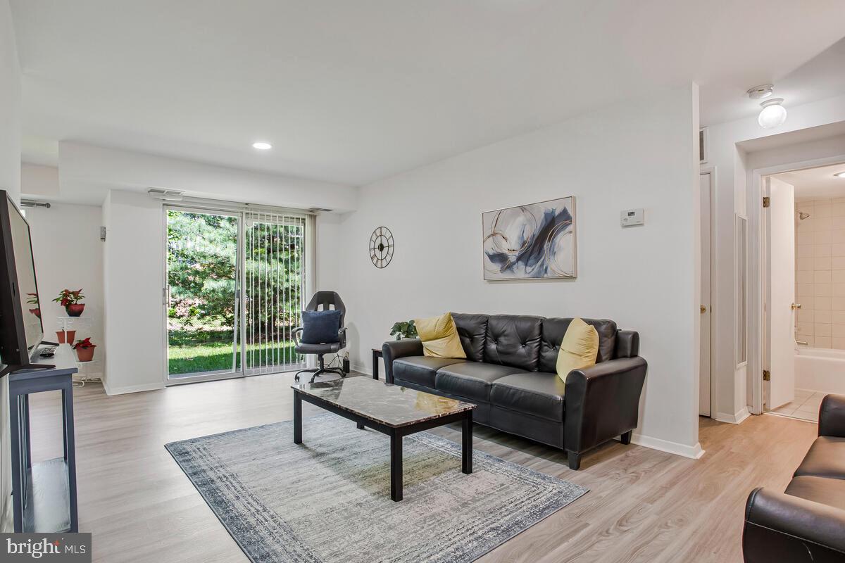211-B Victor Pkwy #B