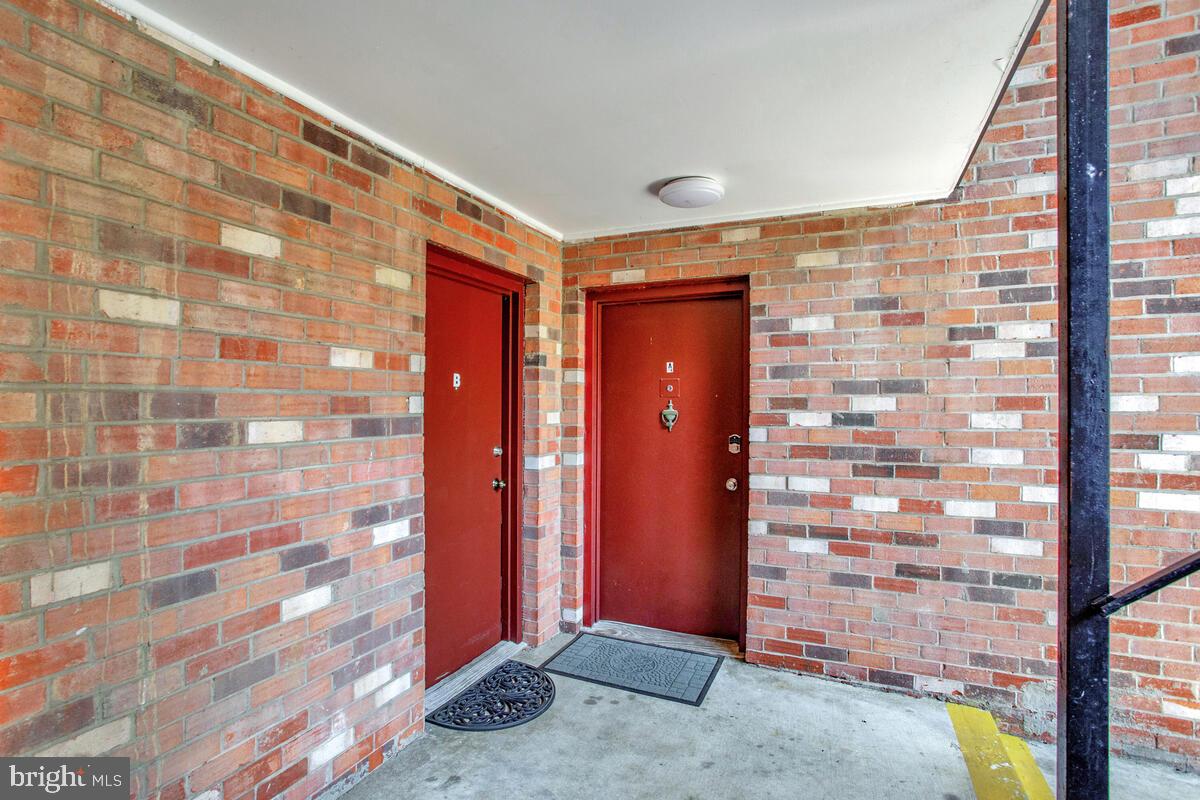 211-B Victor Pkwy #B