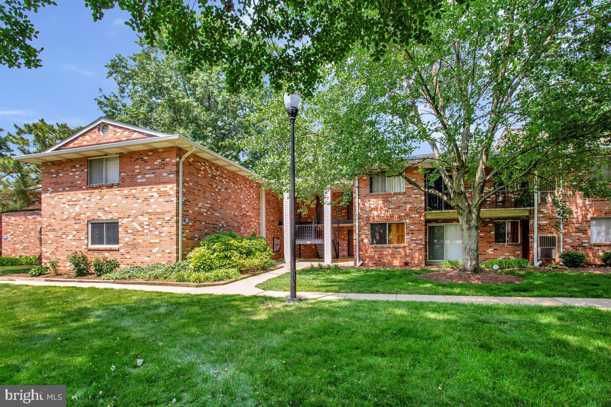 211-B Victor Pkwy #B
