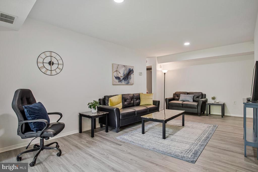 211-B Victor Pkwy #B
